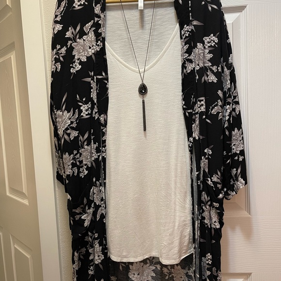 Light Weight Black and Grey Floral Print Kimono - Picture 9 of 9